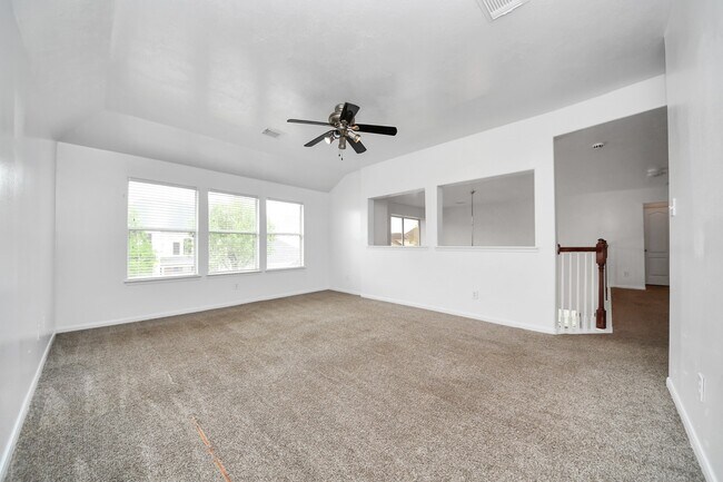 Building Photo - 1605 Spring Glen Ln