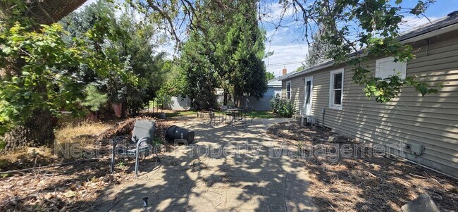Building Photo - 2713 Dill Dr