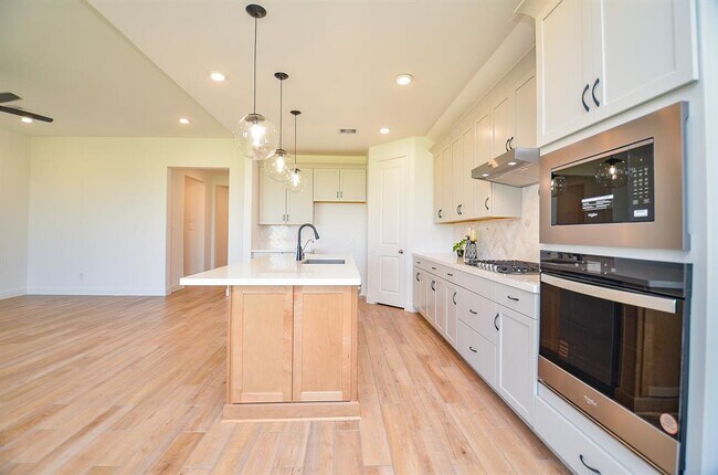 Building Photo - 7010 Glennwick Grv Ln