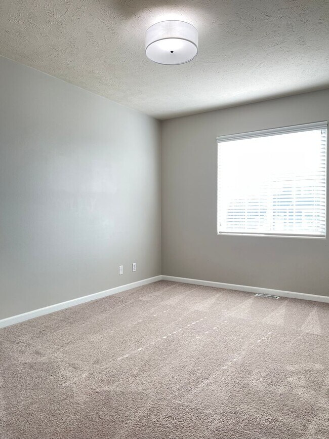 Building Photo - Comfortable 3-Bedroom Home in Desirable Millard West Area - $2,095