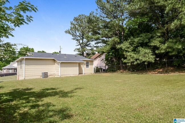 Building Photo - 541 Closhire Ln
