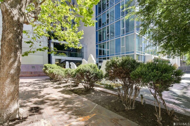Building Photo - 631 Folsom St