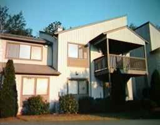 Primary Photo - 7 Drake Ln