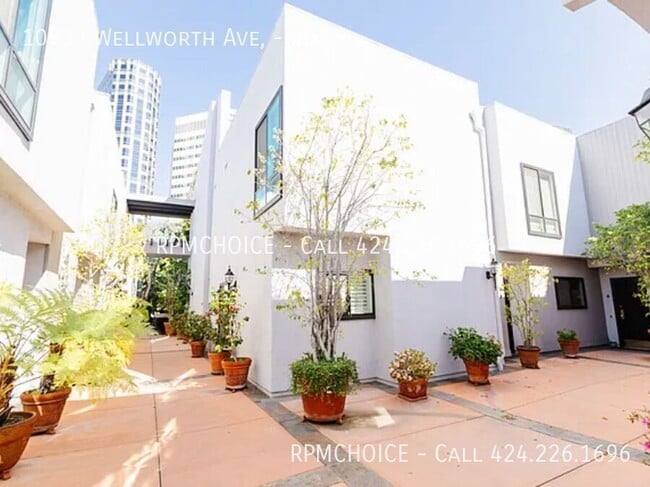 Building Photo - 10933 Wellworth Ave