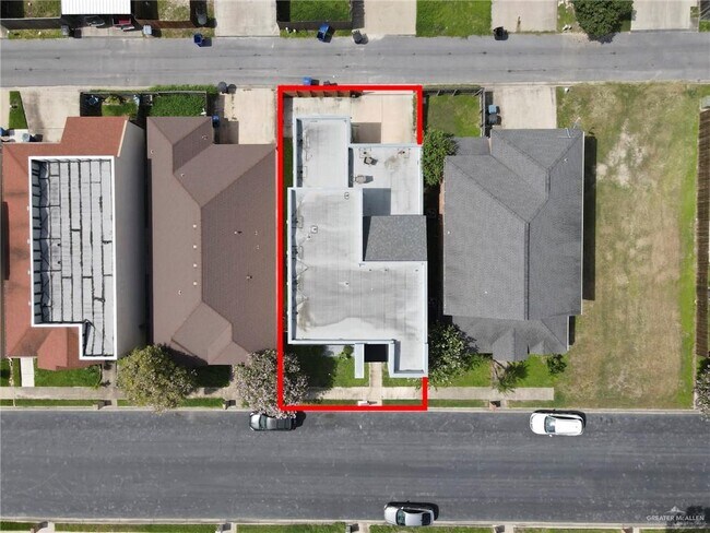 Building Photo - 18 Redbud Ave W