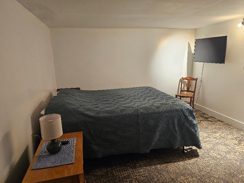 Building Photo - 5607 Cir Dr E