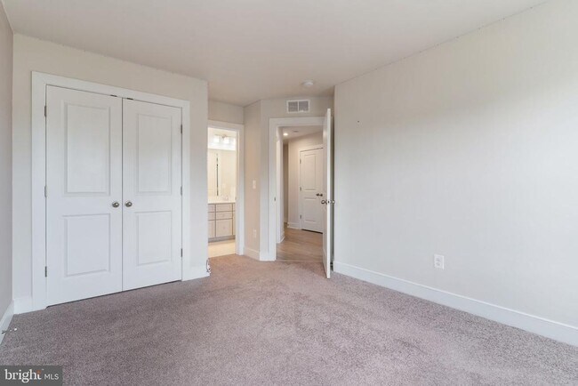 Building Photo - 1460 Meadowlark Glen Rd