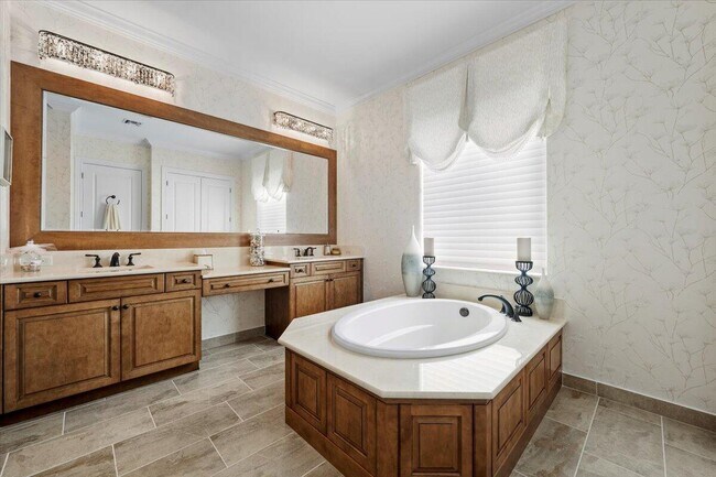 Building Photo - 208 Lucia Ct