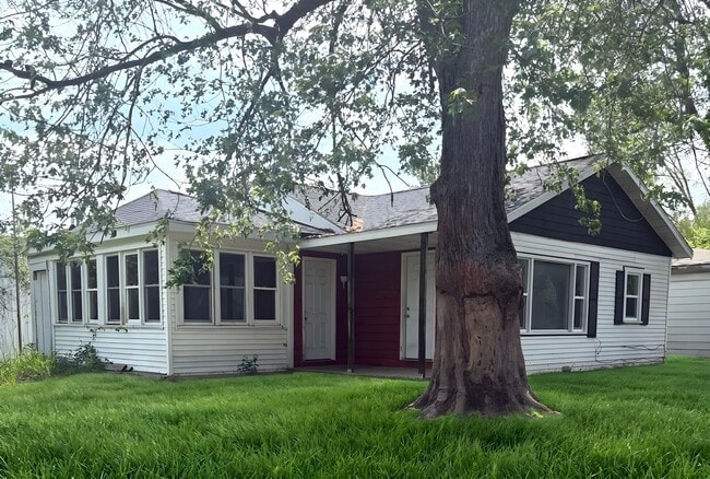 Building Photo - 118 E Alden Ave