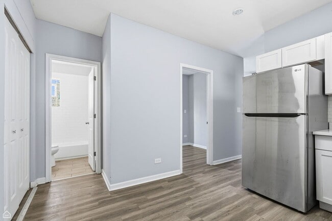 Building Photo - 16 E 118th Pl