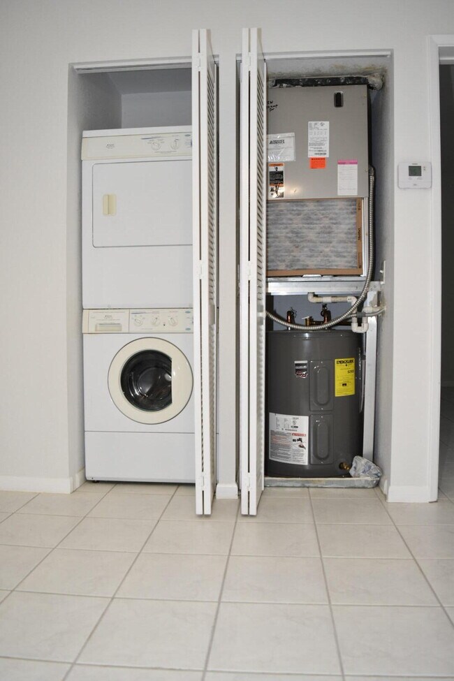 Building Photo - 2010 Taylor St