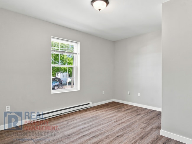 Building Photo - 44 Huntington Rd