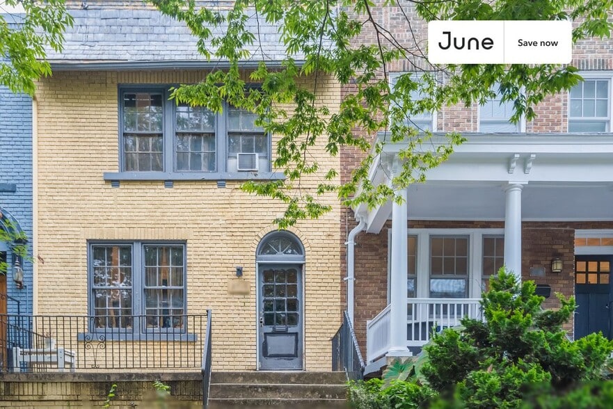 Building Photo - 2716 Woodley Pl NW