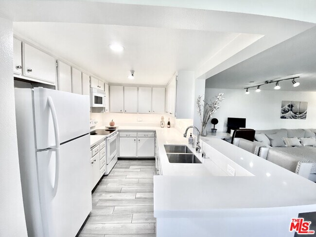 Building Photo - 2910 Neilson Wy