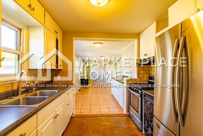 Building Photo - 3301 Brewer Dr