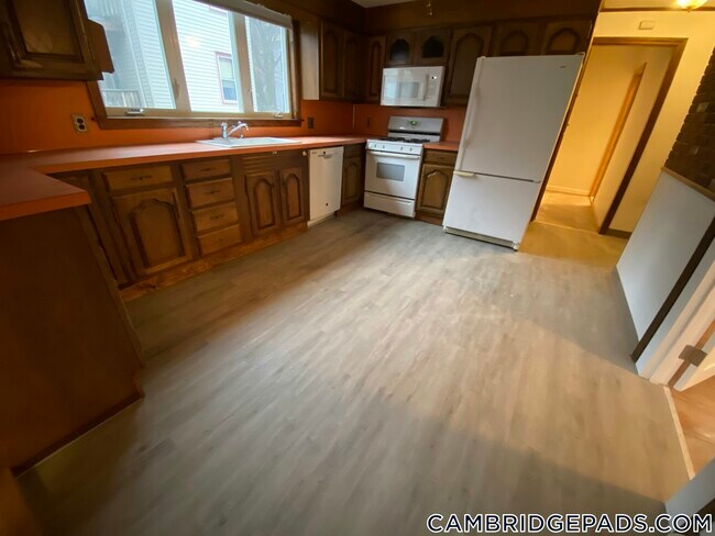 Building Photo - 161 Otis St