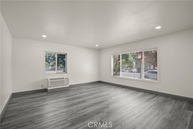 Building Photo - 14335 Hamlin St