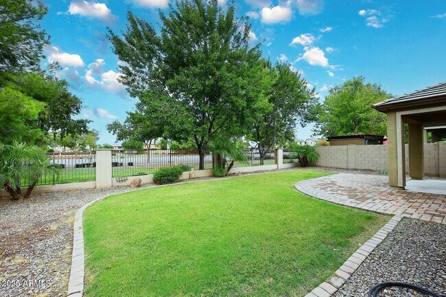 Building Photo - 11020 E Shepperd Ave