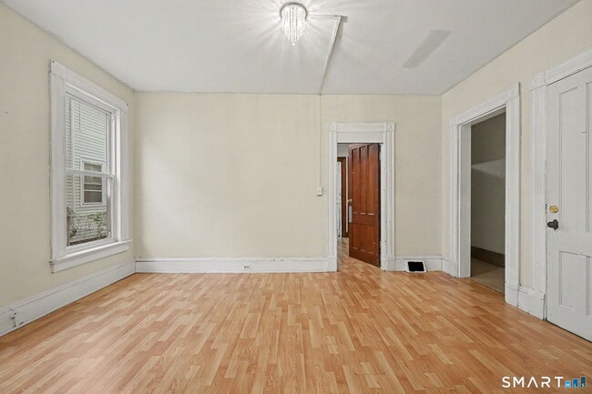 Building Photo - 135 Sherwood Ave