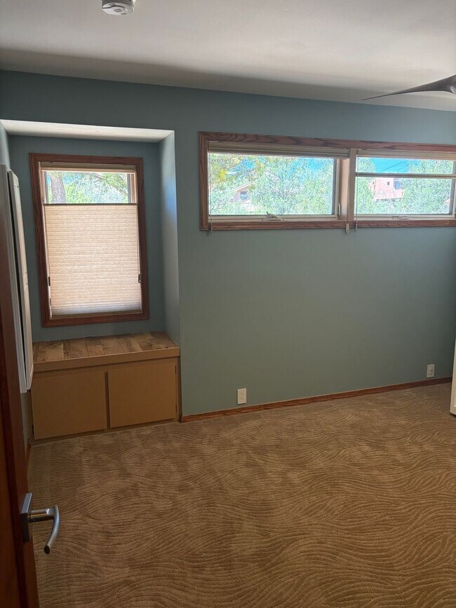 Building Photo - Unfurnished, 1-year long-term rental, Procure Only