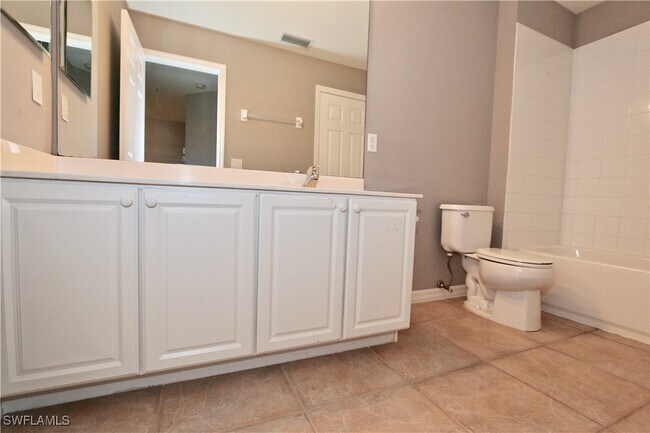 Building Photo - 1055 Albany Ct