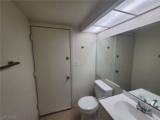 Building Photo - 4760 Woodridge Rd