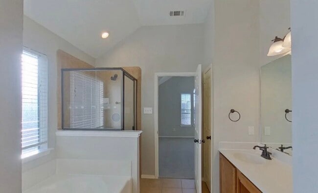 Building Photo - Charming 4-Bedroom Home with Modern Comforts & Spacious Living