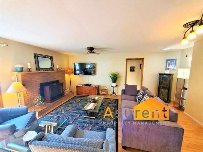 Building Photo - Charming Updated Fully Furnished Rental Av...