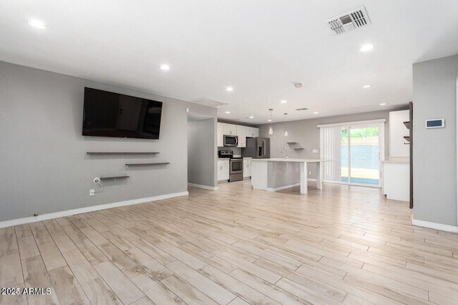 Building Photo - 3526 W Seldon Ln