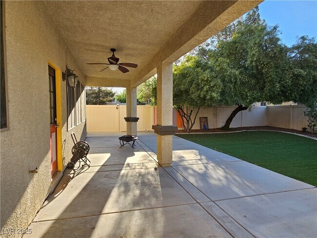 Building Photo - 616 W Blackbird Knoll Ct