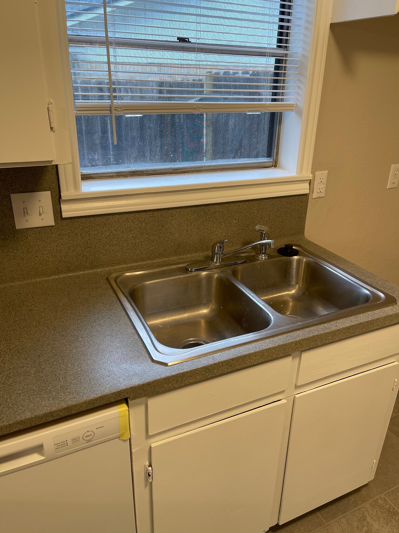 Sink - 3008 Longleaf Dr