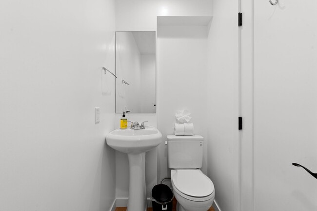 Building Photo - 2988 Solimar Beach Dr
