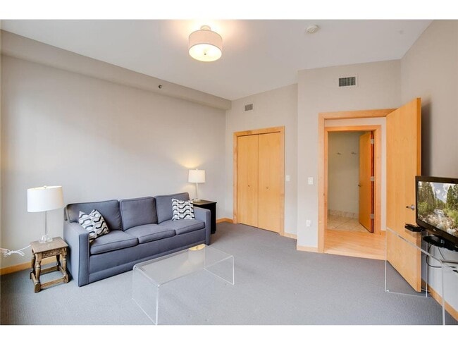 Building Photo - 408 N 1st St