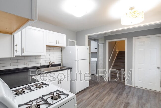 Building Photo - 1128 Sterling St