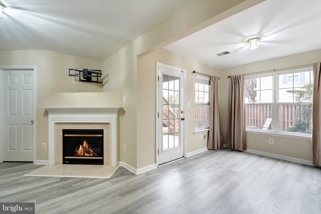 Building Photo - 43792 Sunset Terrace