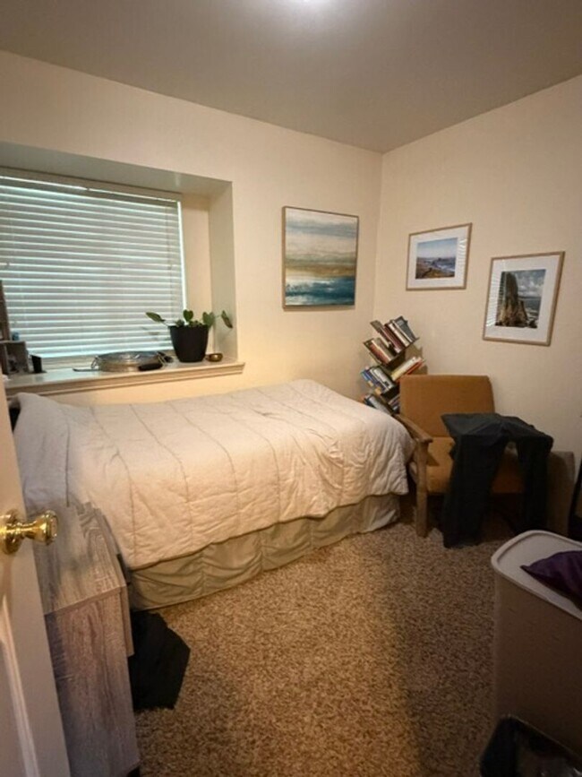 Building Photo - Cozy PG 3-Bedroom -- Large Fenced Yard
