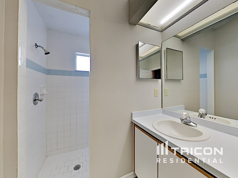 Building Photo - 5709 Erhardt Dr