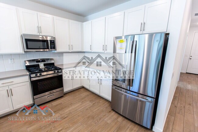 Building Photo - 7439 S 76th Dr