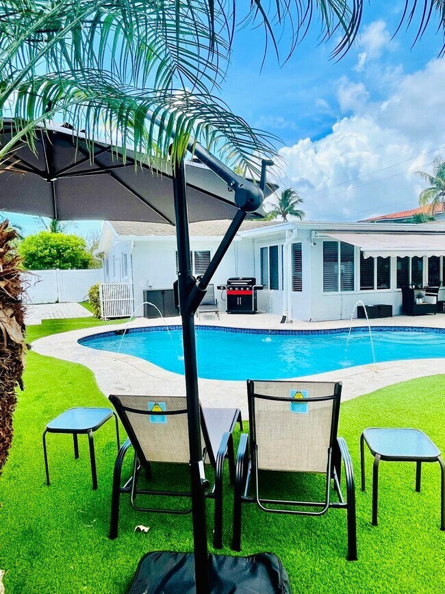 Building Photo - 801 SE 14th St