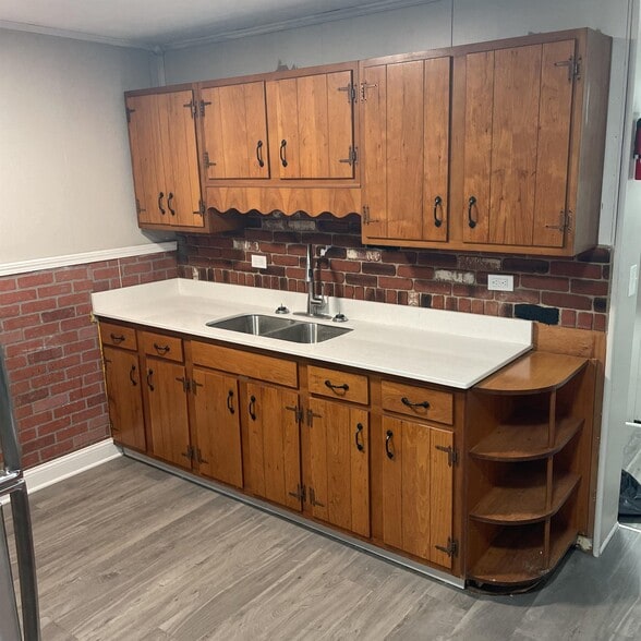 Building Photo - 1993 Rookwood Rd