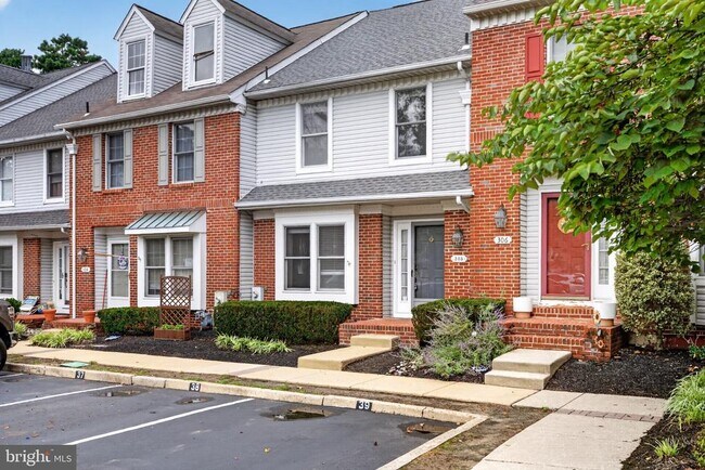 Building Photo - 305 Williamsburg Ct
