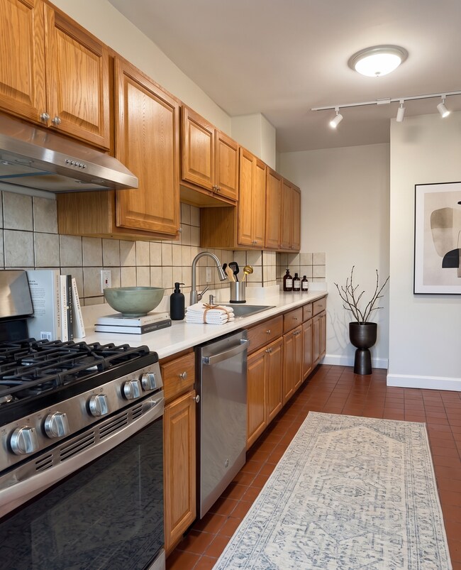 Building Photo - 448 Park Dr