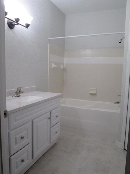 Building Photo - 5957 Westgate Dr