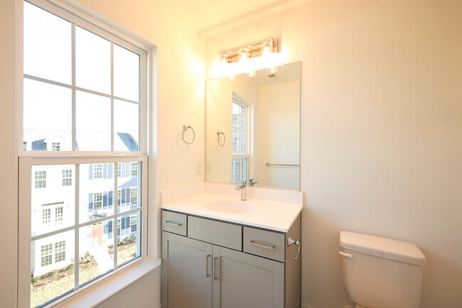 Building Photo - 13868 Randolph Pond Ln