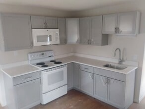 Building Photo - 682 Beech St