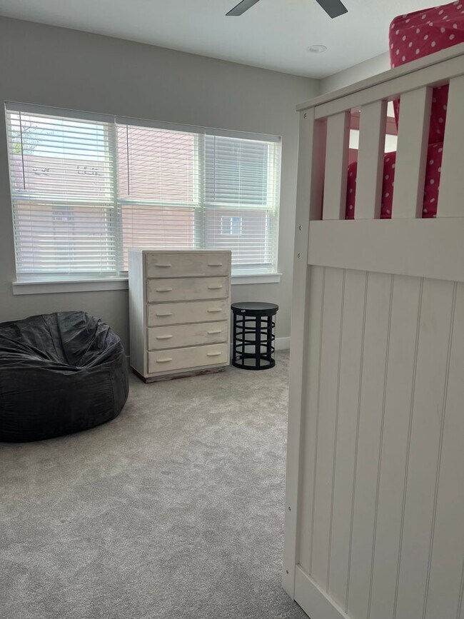 Building Photo - Alamo Heights Area!!