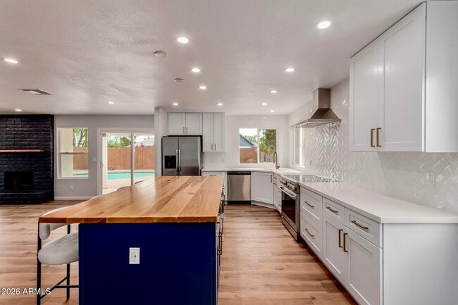 Building Photo - 10705 E Mercer Ln