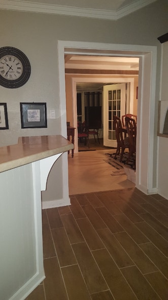 Building Photo - 2216 Capri Dr