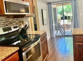 Building Photo - giang