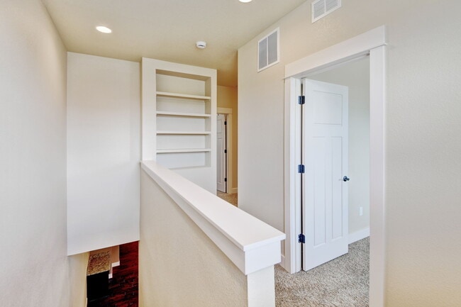 Building Photo - 2107 Sandbur Dr